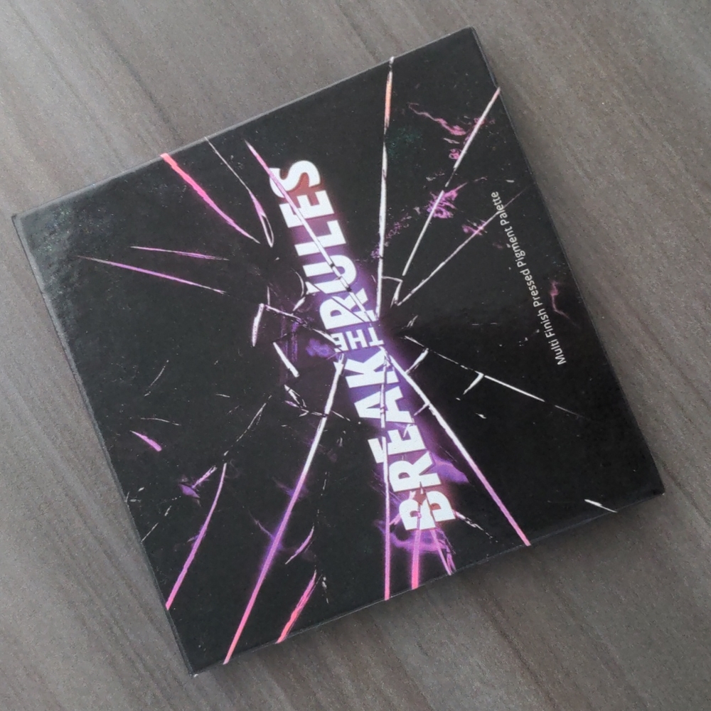 It's Bel cosmetics Break the rules palette